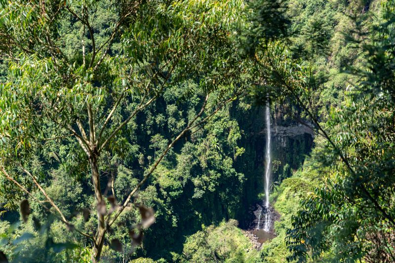 Une pause rafraichissante dans les cascades du village 